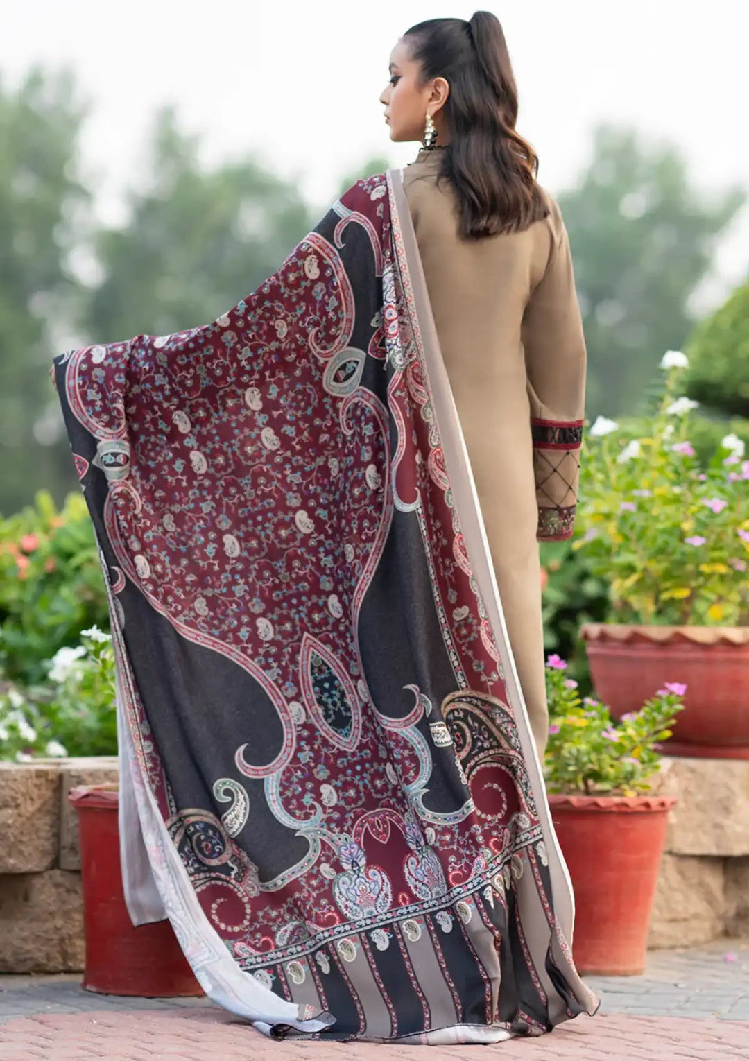 Sapphire Summer Lawn Embroidered Unstitched 3PC SE-1043