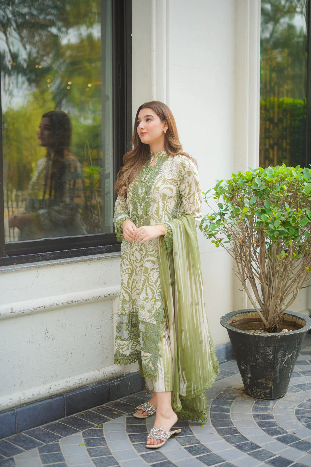 Aneela’S Summer Lawn Embroidered Unstitched 3PC SE-1031