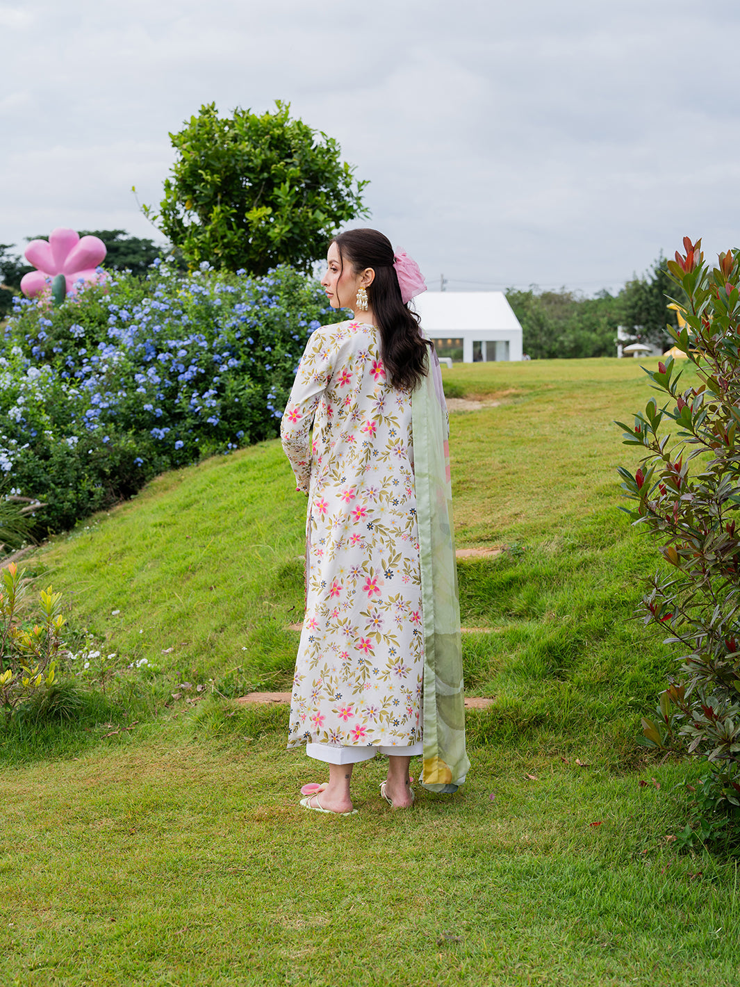 Izel Summer Lawn Embroidered Unstitched 3PC MS-1083
