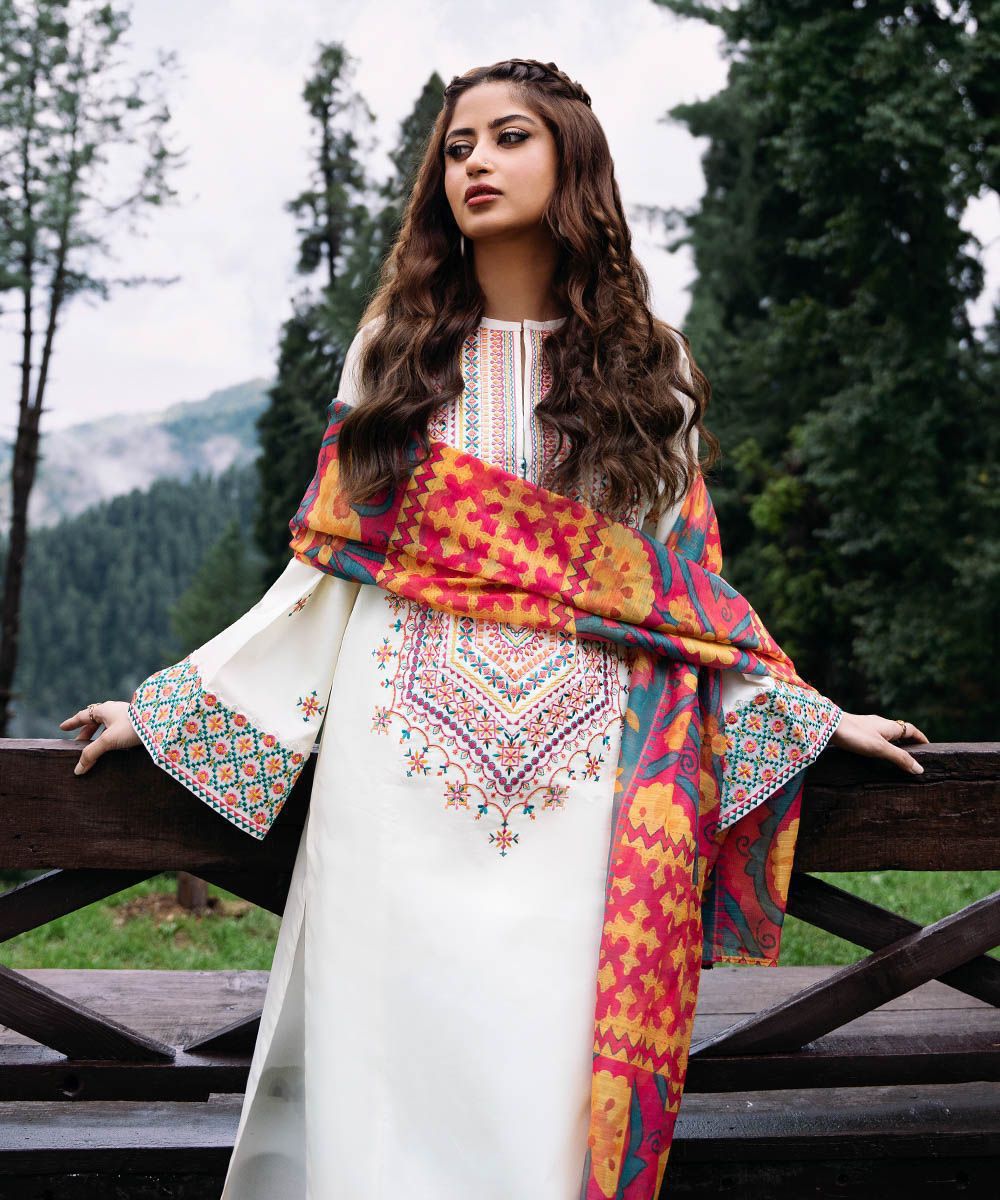 Crimson Summer Lawn Embroidered Unstitched 3PC FF-1063