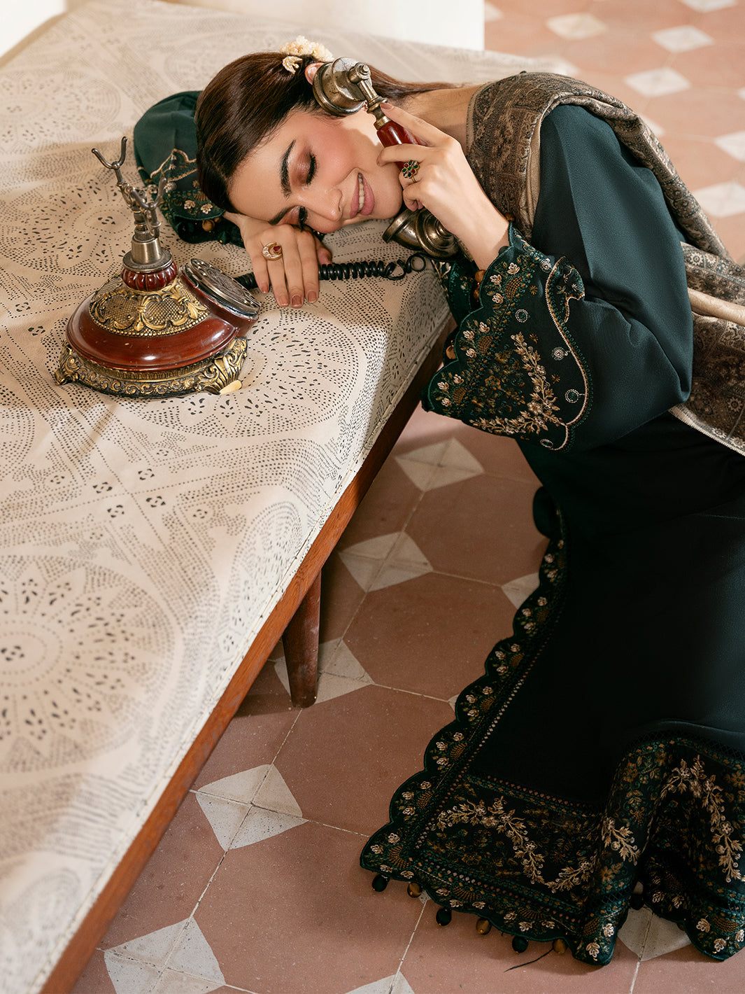 Izel Summer Lawn Embroidered Unstitched 3PC SE-1045