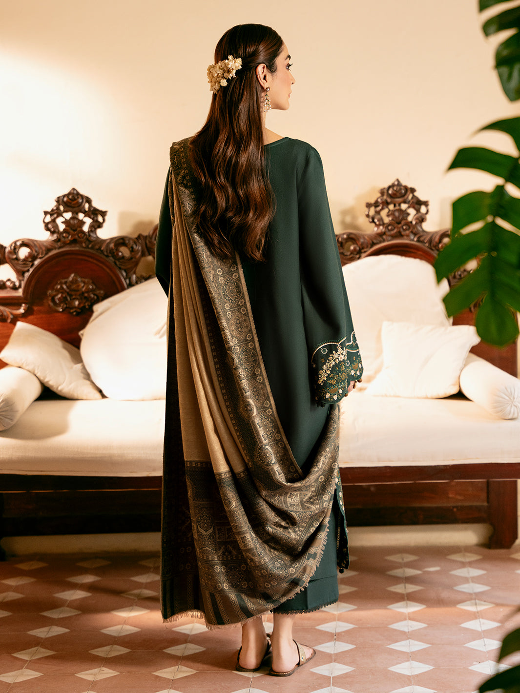 Izel Summer Lawn Embroidered Unstitched 3PC SE-1045