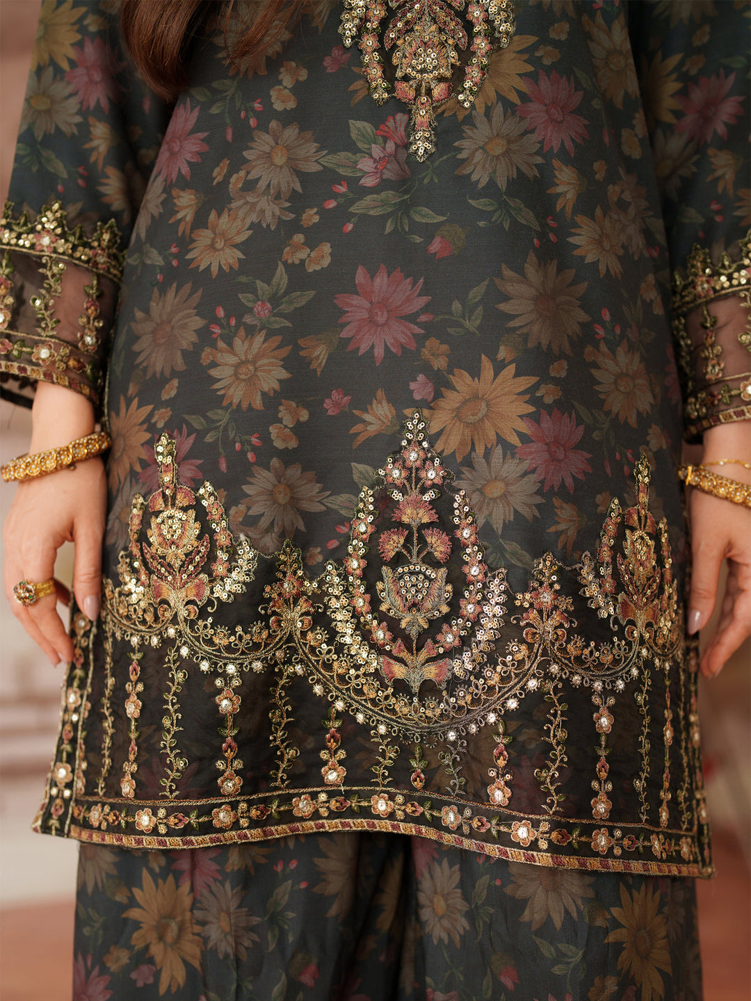 Mohagni Summer Lawn Embroidered Unstitched 3PC SE-1041