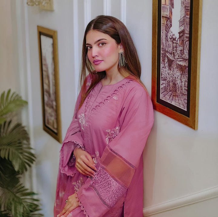 Iqra Kanwal Summer Lawn Embroidered Unstitched 3PC SE-1023