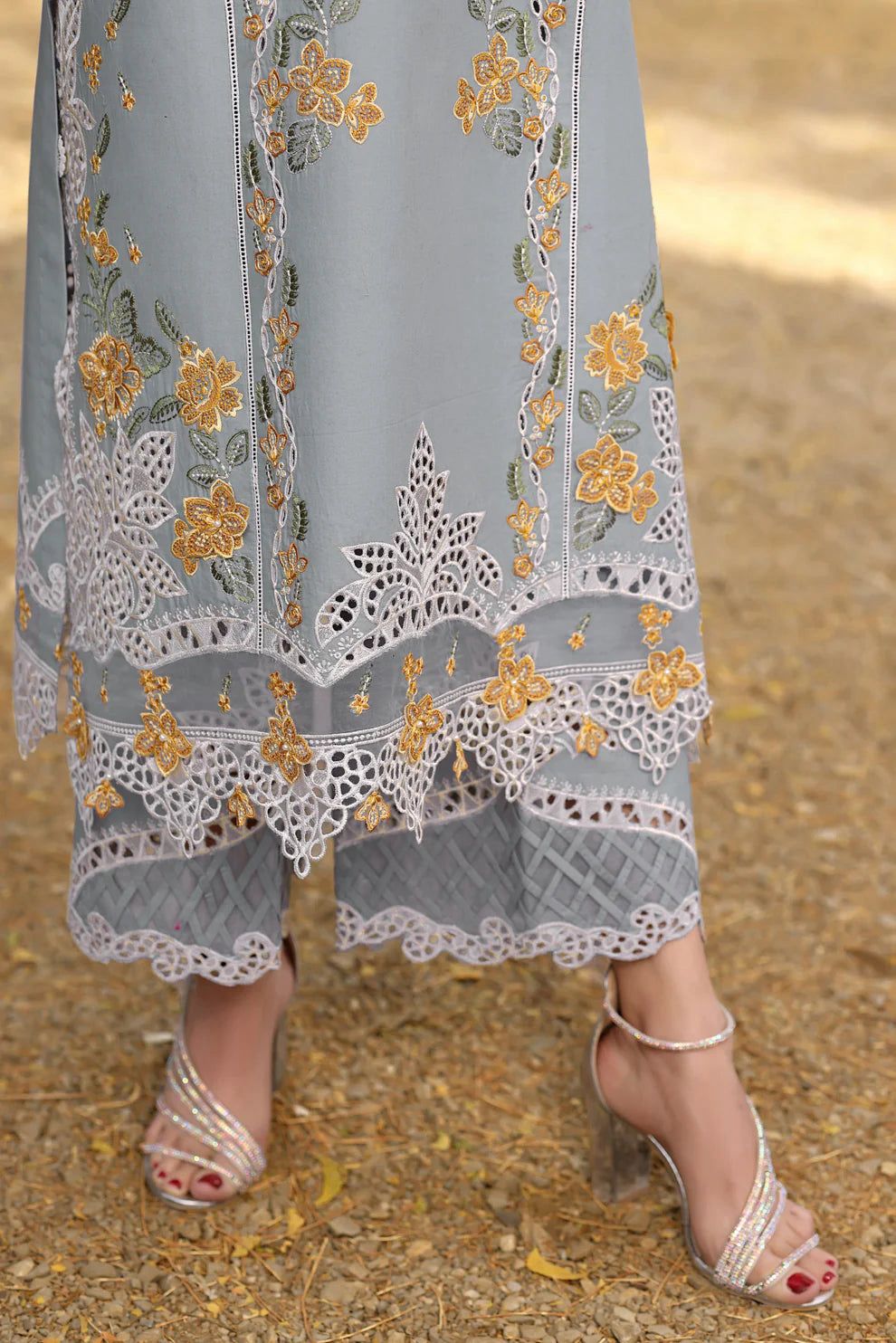 Aneela’s Dhanak Embroidered Unstitched 3PC FF-2588